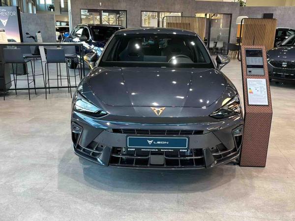 Cupra Leon 1.5 e-Hybrid DSG NAVI MEMORY COPPER