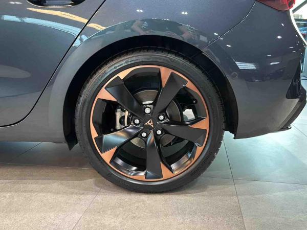 Cupra Leon 1.5 e-Hybrid DSG NAVI MEMORY COPPER