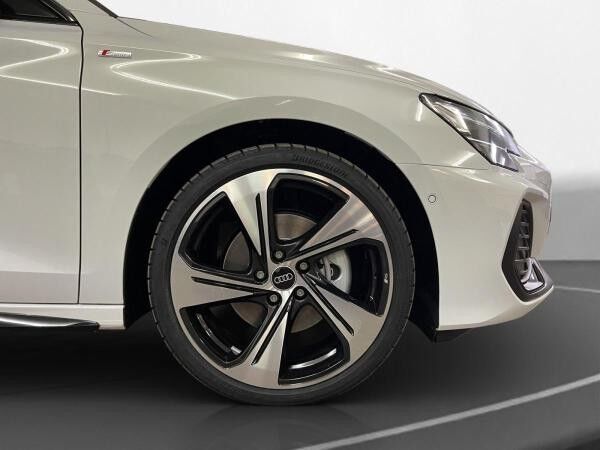 Audi A3 Sportback 35 TFSI S line AHK Pano Matrix LM 19"