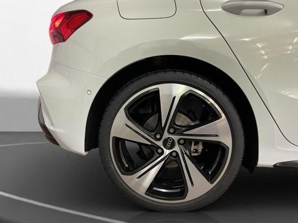 Audi A3 Sportback 35 TFSI S line AHK Pano Matrix LM 19"