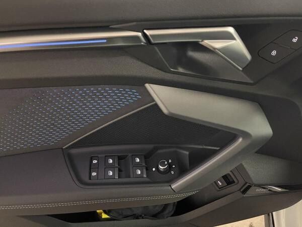 Audi A3 Sportback 35 TFSI S line AHK Pano Matrix LM 19"