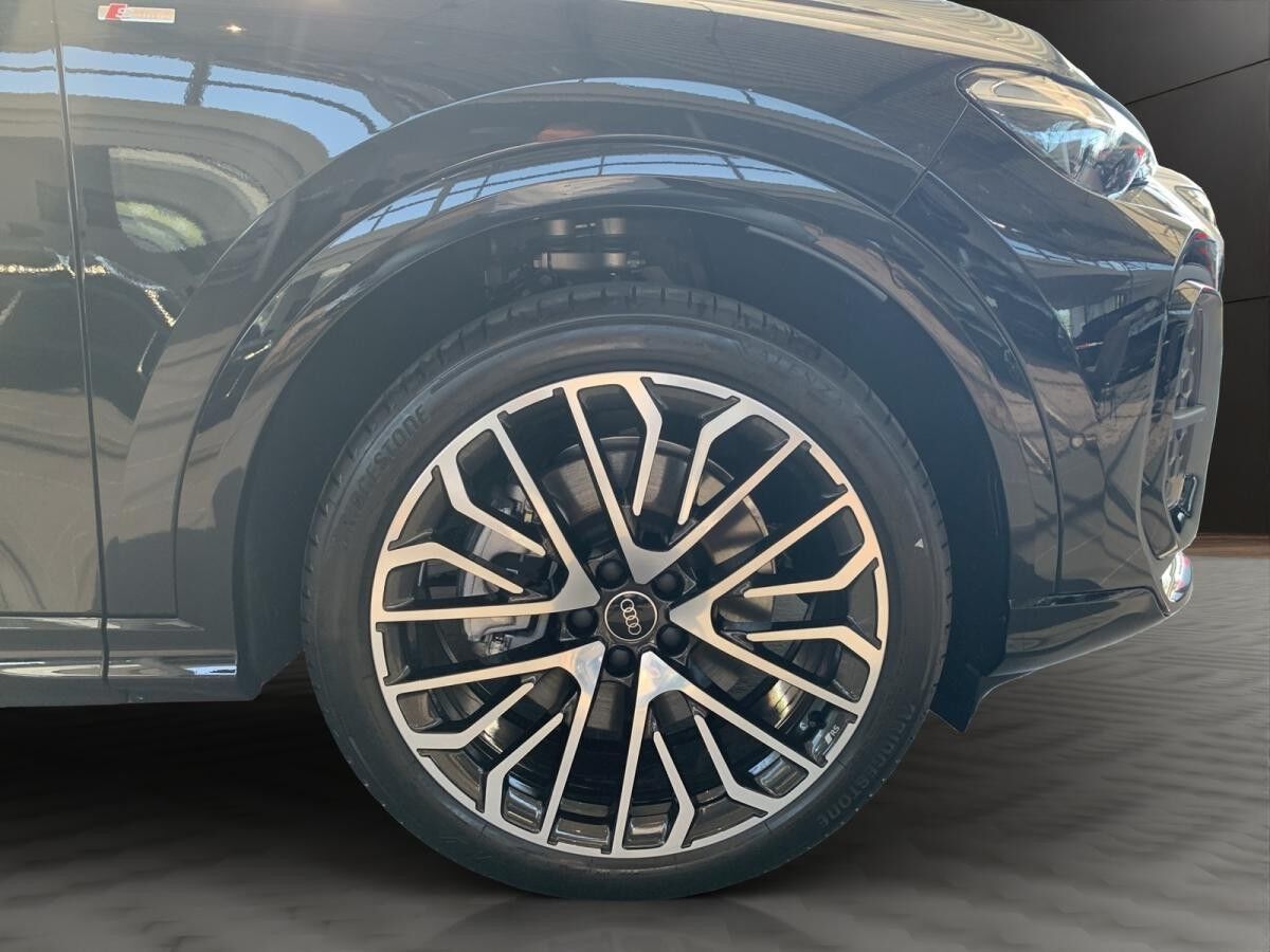 Audi Q5 SUV TDI quattro 150 KW S tronic / Tech pro, HuD, Luftfahrwerk, AHK