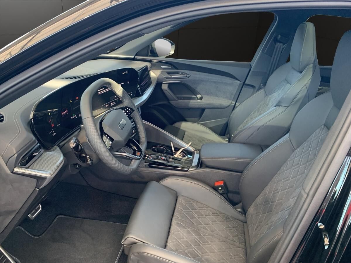 Audi Q5 SUV TDI quattro 150 KW S tronic / Tech pro, HuD, Luftfahrwerk, AHK