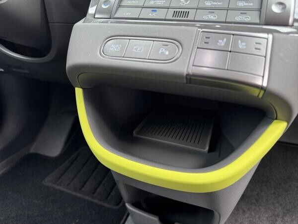 Hyundai Inster ⚡ Cross EV (MY25) 49 kWh ⚡ (115 PS) Effizienz-Paket, Glas-Schiebedach