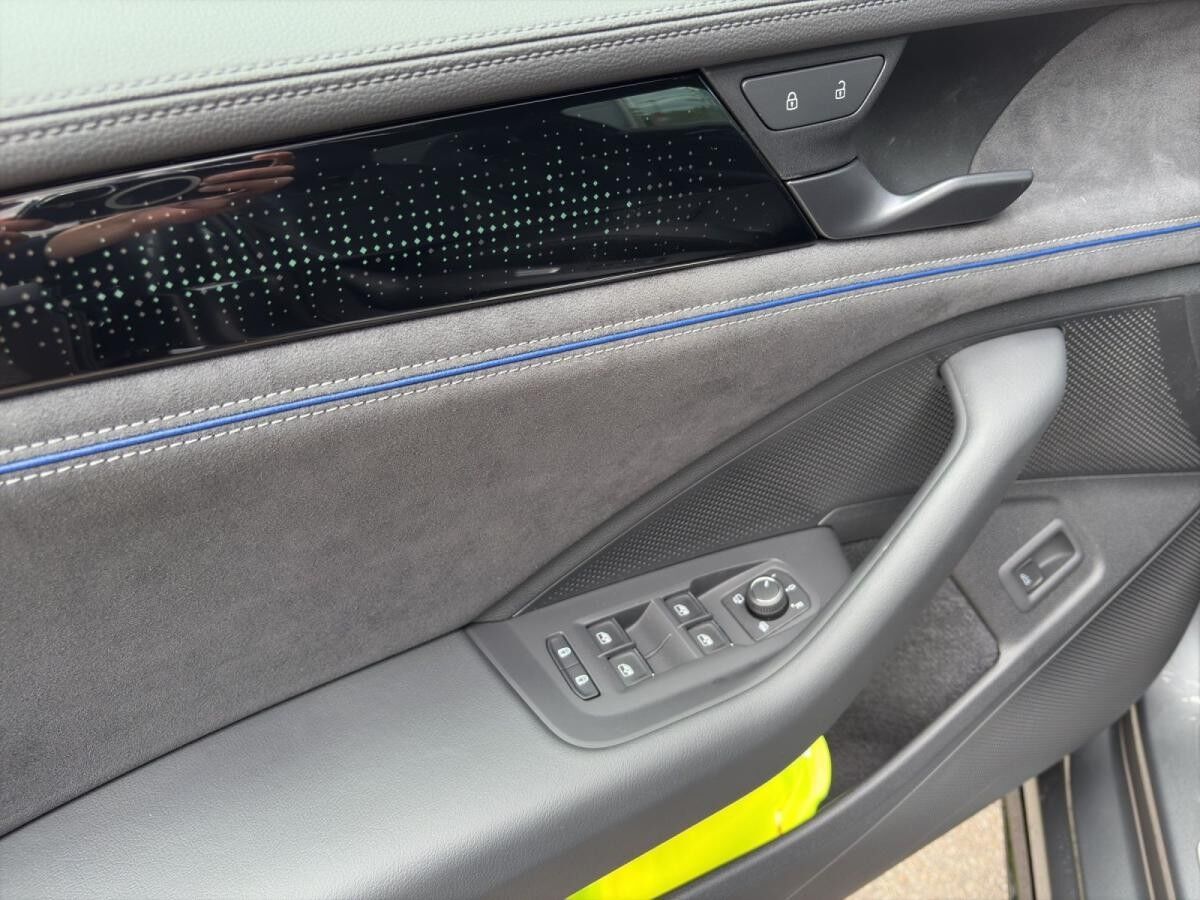 Volkswagen Passat Variant R-Line 2.0 TDI 4MOTION DSG PANO