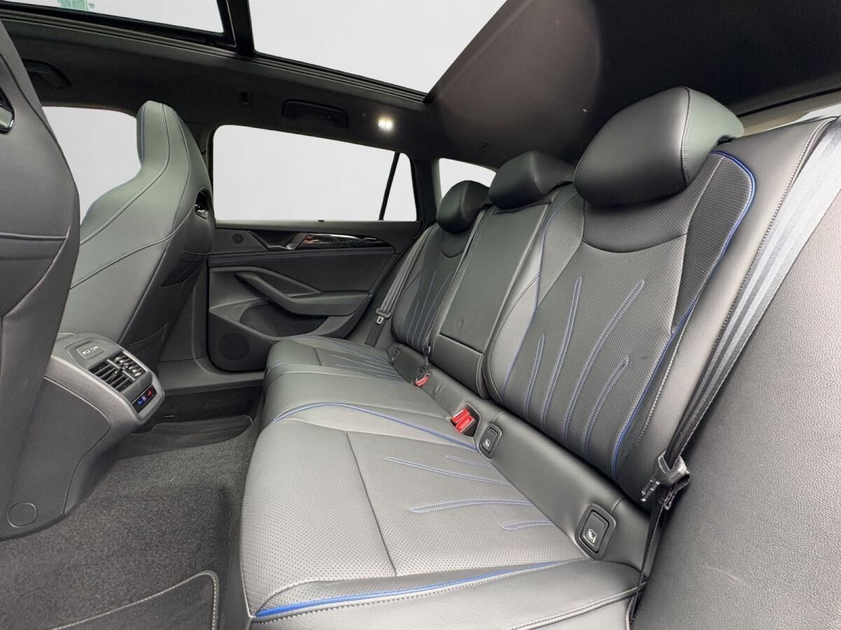 Volkswagen Passat Variant R-Line 2.0 TDI 4MOTION DSG PANO