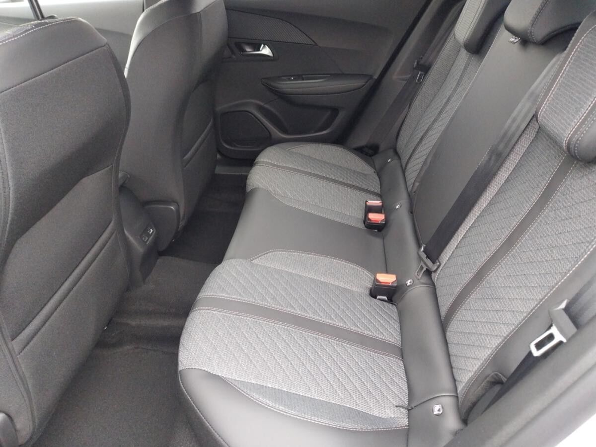 Peugeot 2008 ALLURE HYBRID 145 e-DSC6