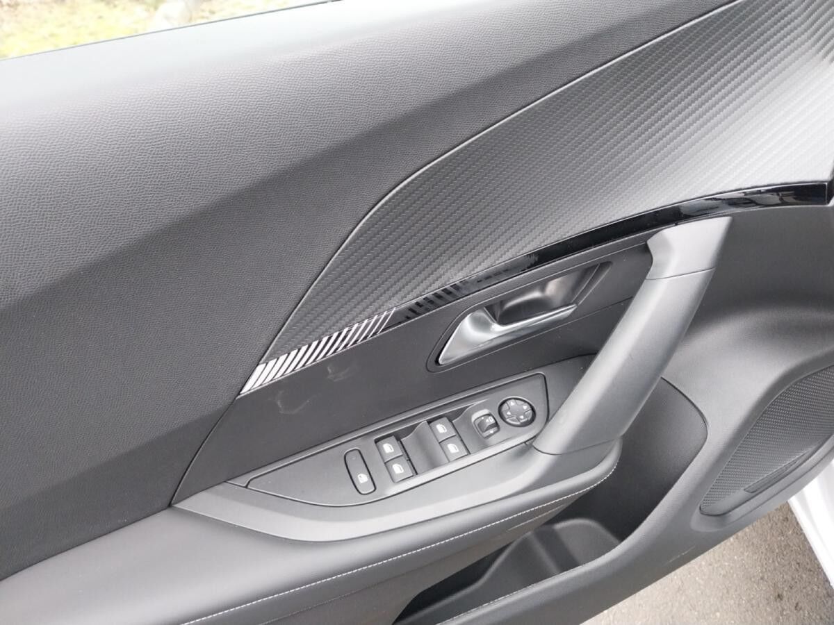 Peugeot 2008 ALLURE HYBRID 145 e-DSC6