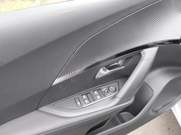 Peugeot 2008 ALLURE HYBRID 145 e-DSC6