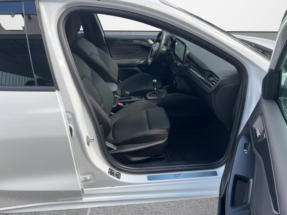 Ford Focus Turnier ST-Line ACC SpurH LM