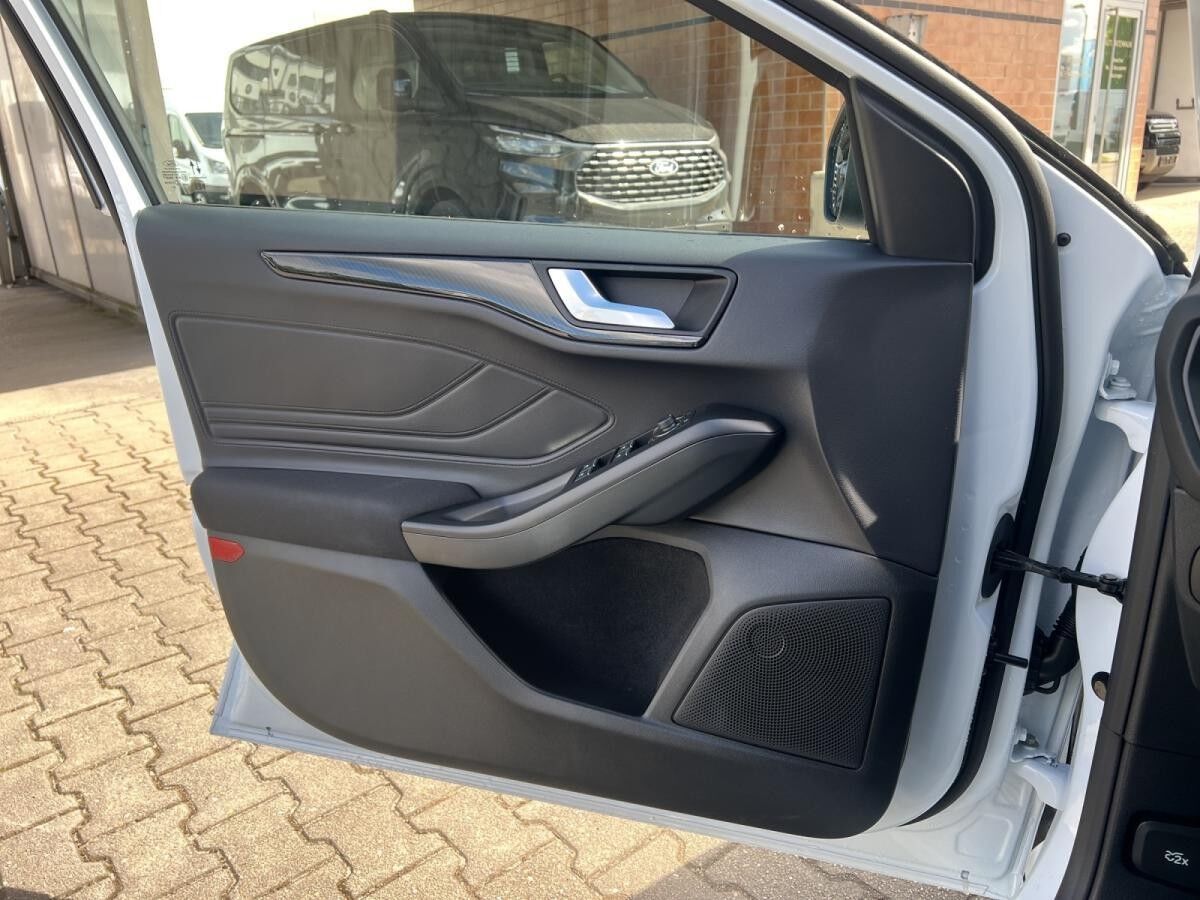 Ford Focus Turnier ST-Line ACC SpurH LM