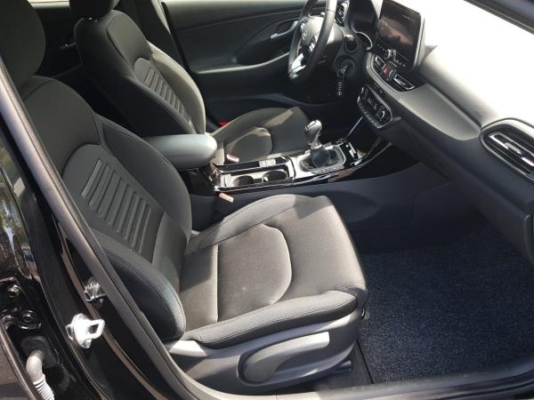 Hyundai i30 1.0 T-GDI Advantage *LED*NAVI*SHZ*