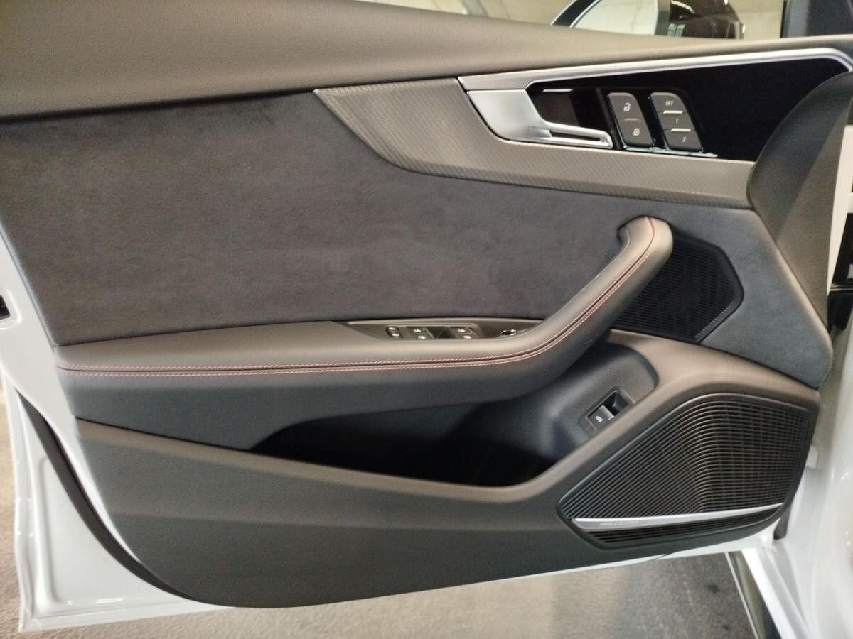 Audi RS4 Avant tiptronic MatrixLED HuD RS-Sportabgasanlage