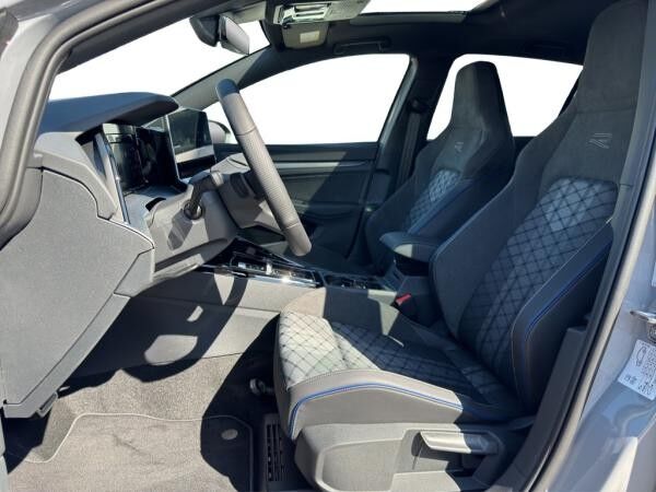 Volkswagen Golf VIII 1.5 eTSI DSG R-Line *