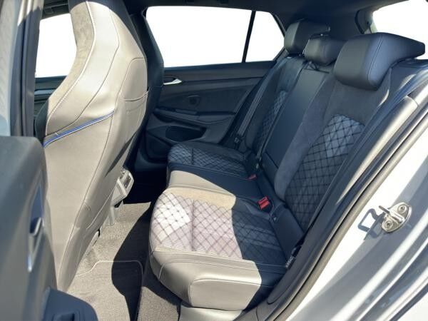 Volkswagen Golf VIII 1.5 eTSI DSG R-Line *
