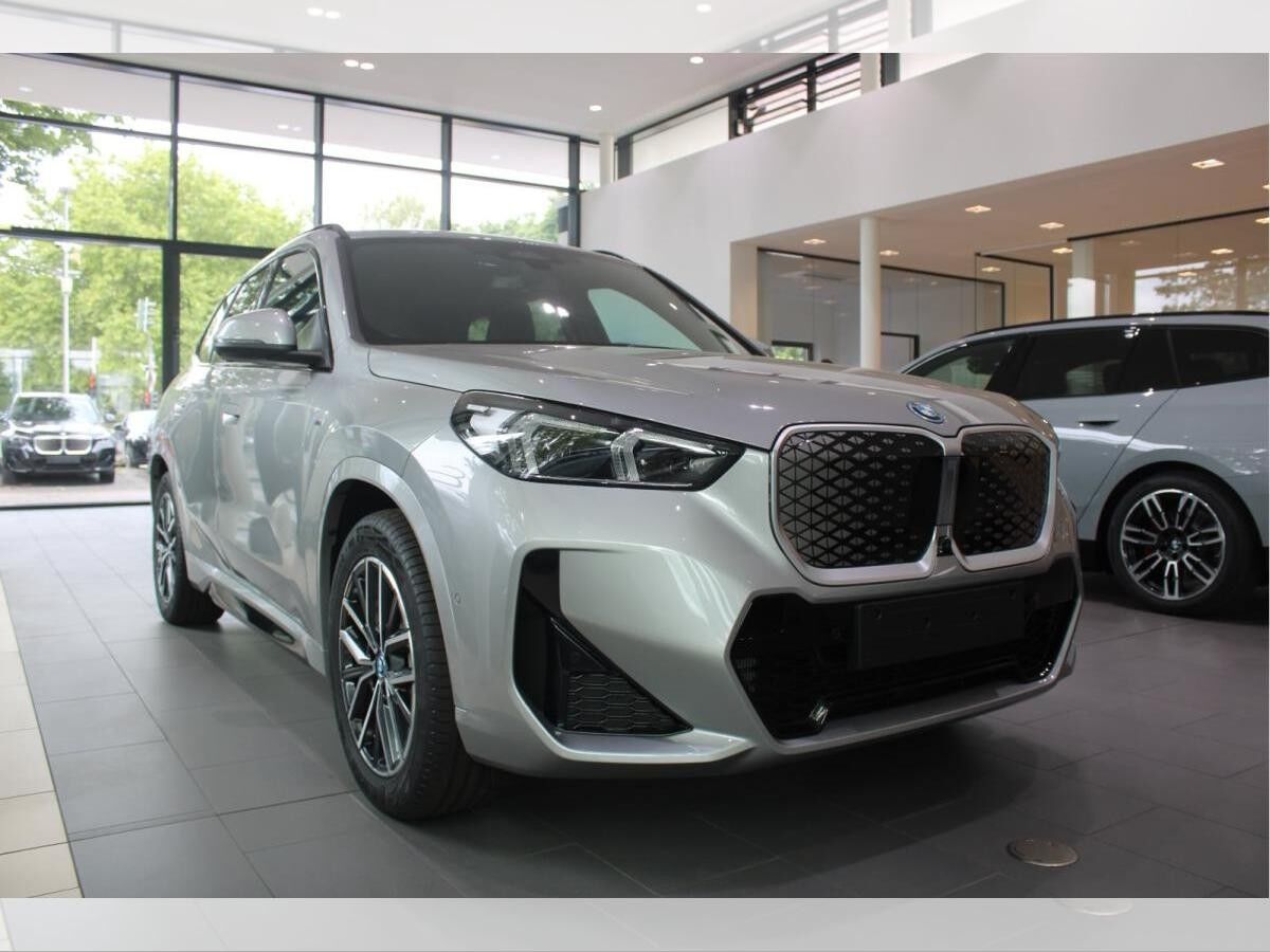 BMW iX1 xDrive30 AKTION:INKL.WALLBOX+0,25%DW+MSPORT+HEAD UP+LUXURY+18LM+ELEKSI.+HARMAN/