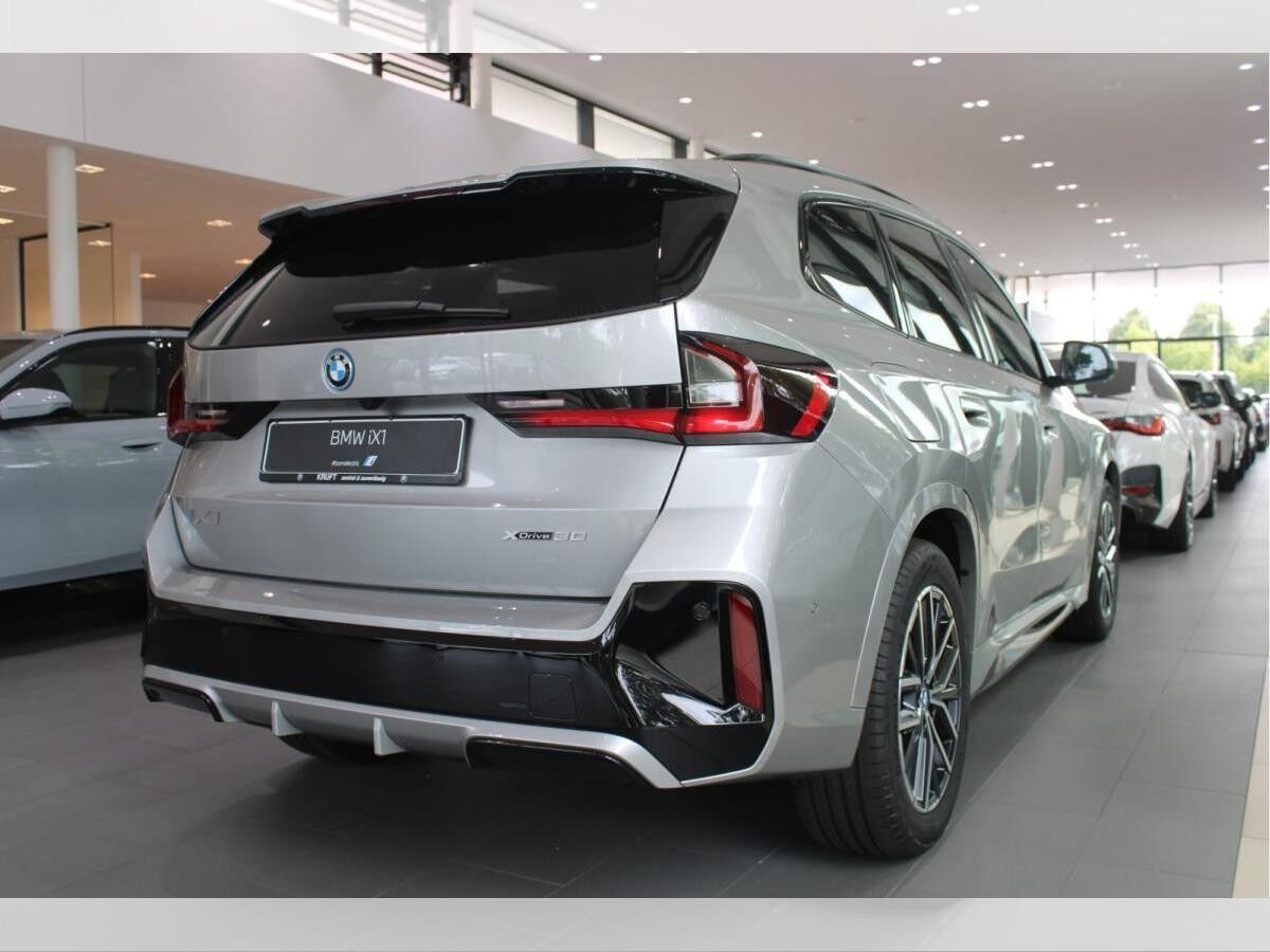 BMW iX1 xDrive30 AKTION:INKL.WALLBOX+0,25%DW+MSPORT+HEAD UP+LUXURY+18LM+ELEKSI.+HARMAN/