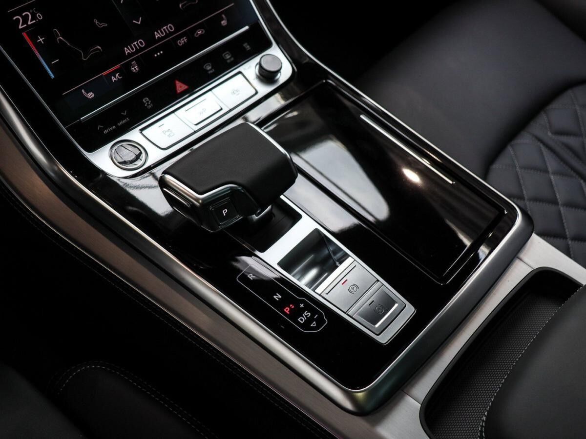 Audi Q8 SUV 50 TDI quattro tiptronic Audi Q8 SUV 50 TDI quattro tiptronic