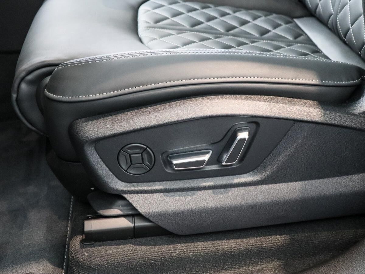 Audi Q8 SUV 50 TDI quattro tiptronic Audi Q8 SUV 50 TDI quattro tiptronic