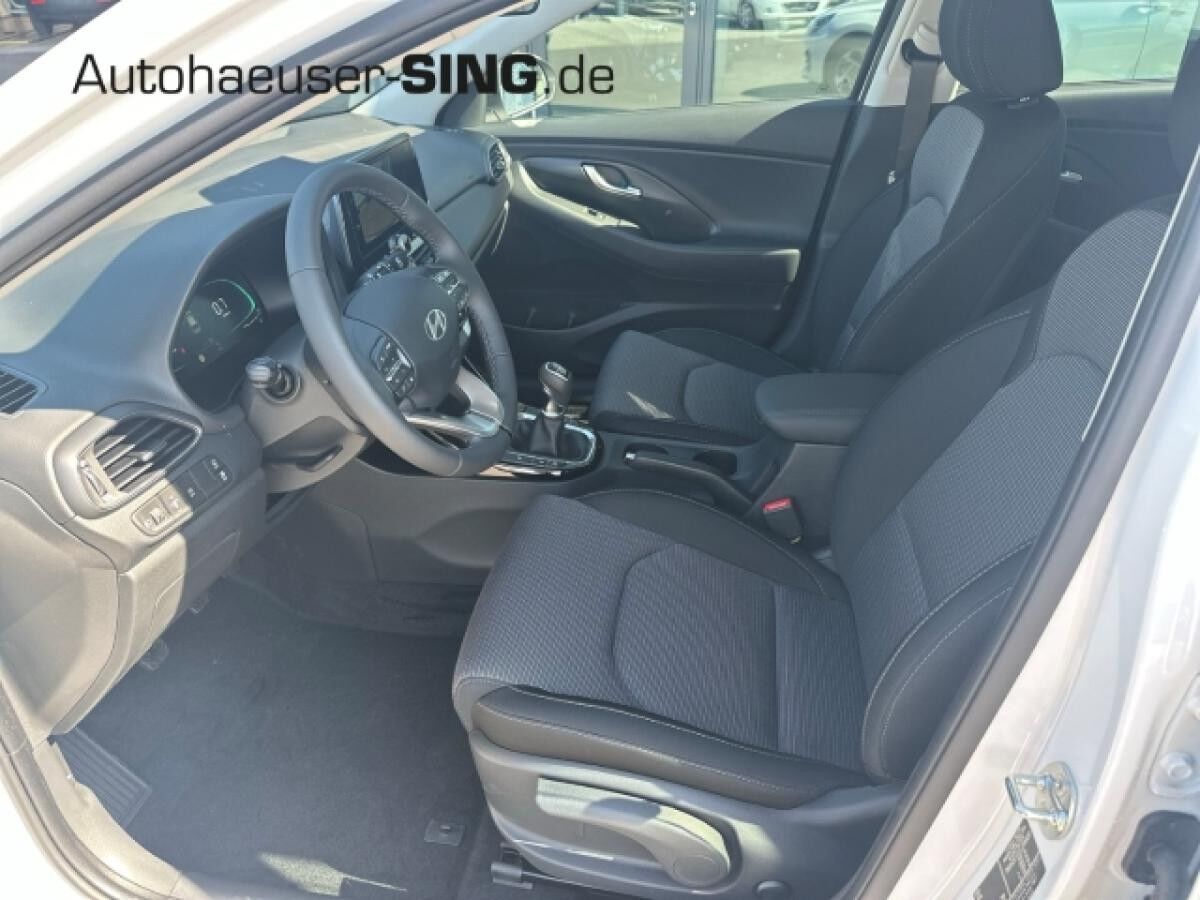 Hyundai i30 LED Digitales Cockpit PDCv+h NAV AC/AA
