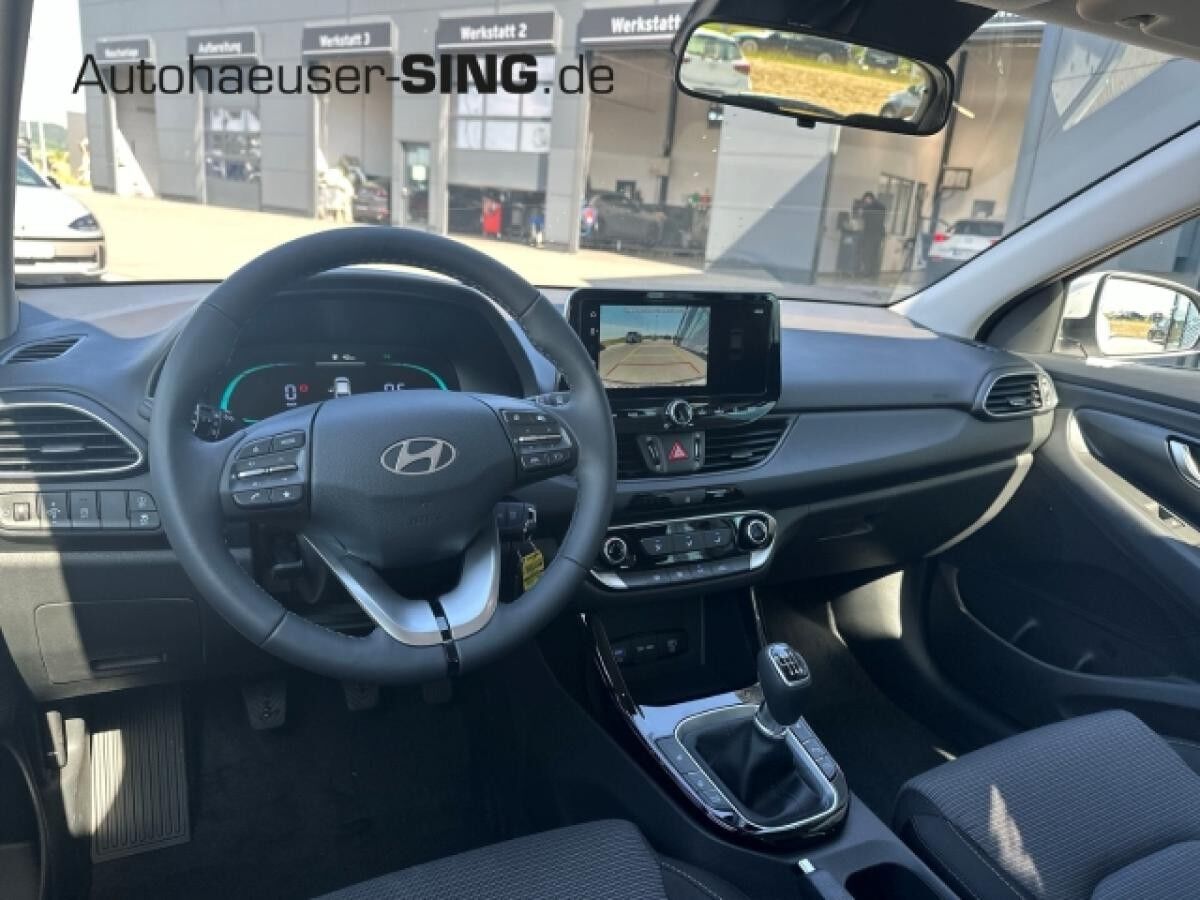 Hyundai i30 LED Digitales Cockpit PDCv+h NAV AC/AA
