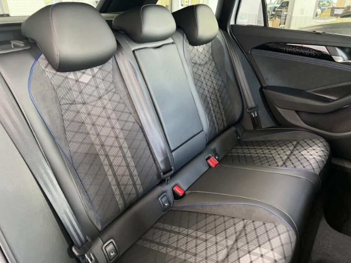 Volkswagen Passat R-Line 2.0 TDI DSG 4MOTION *Black Style*