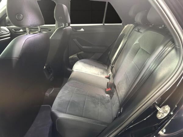 Volkswagen T-Roc R-Line 2.0TDI*ACC*BEATS*DSG*CAM*PANO*AHK*