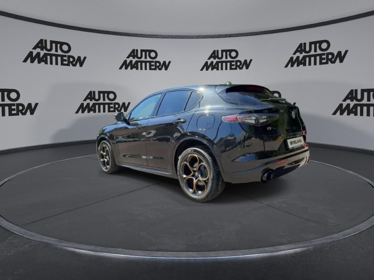 Alfa Romeo Stelvio 2.0 Turbo 16V Intensa Q4 Pano AHK Alfa Romeo Stelvio 2.0 Turbo 16V Intensa Q4 Pano AHK