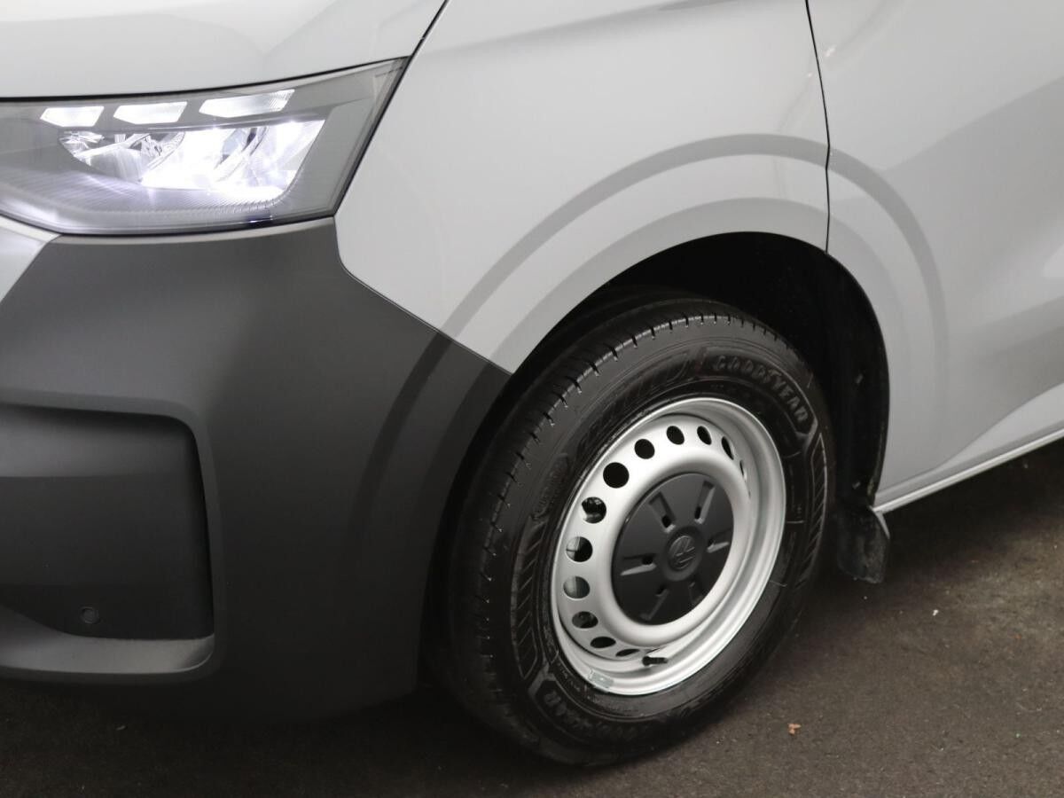 Volkswagen Transporter Kasten langer Radstand 4M / LED, RFK