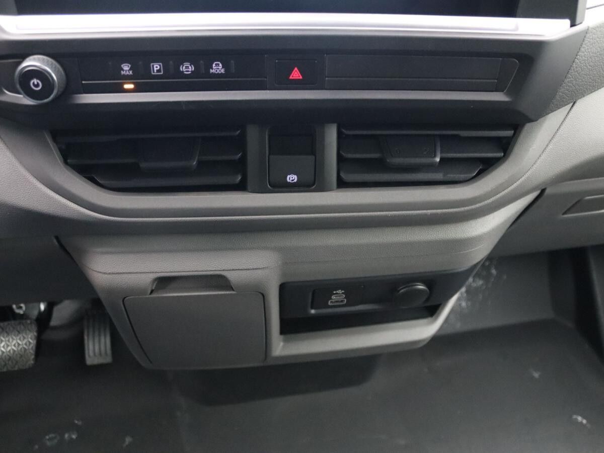Volkswagen Transporter Kasten langer Radstand 4M / LED, RFK