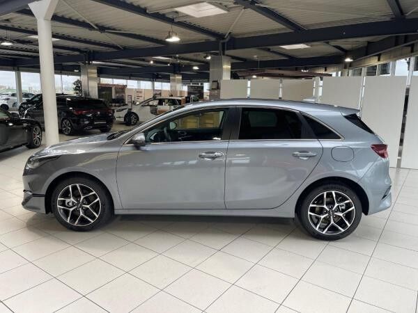 Kia Ceed 1.5T 48V DCT 140PS ULTIMATE Edition + Style Paket | SOFORT VERFÜGBAR