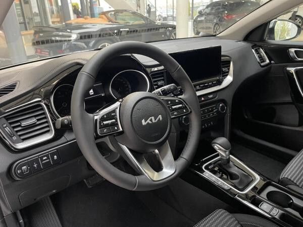 Kia Ceed 1.5T 48V DCT 140PS ULTIMATE Edition + Style Paket | SOFORT VERFÜGBAR