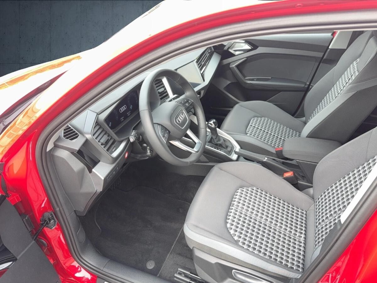 Audi A1 allstreet 30 TFSI S tronic LED FLA KeyLess 17