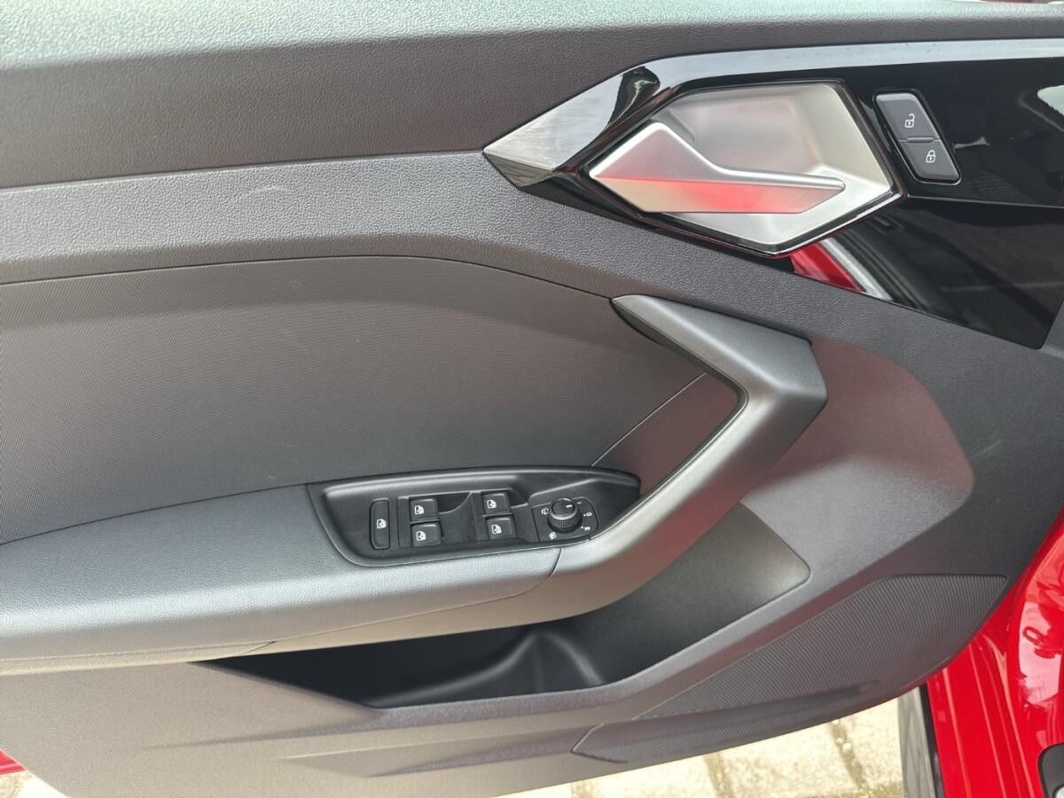 Audi A1 allstreet 30 TFSI S tronic LED FLA KeyLess 17