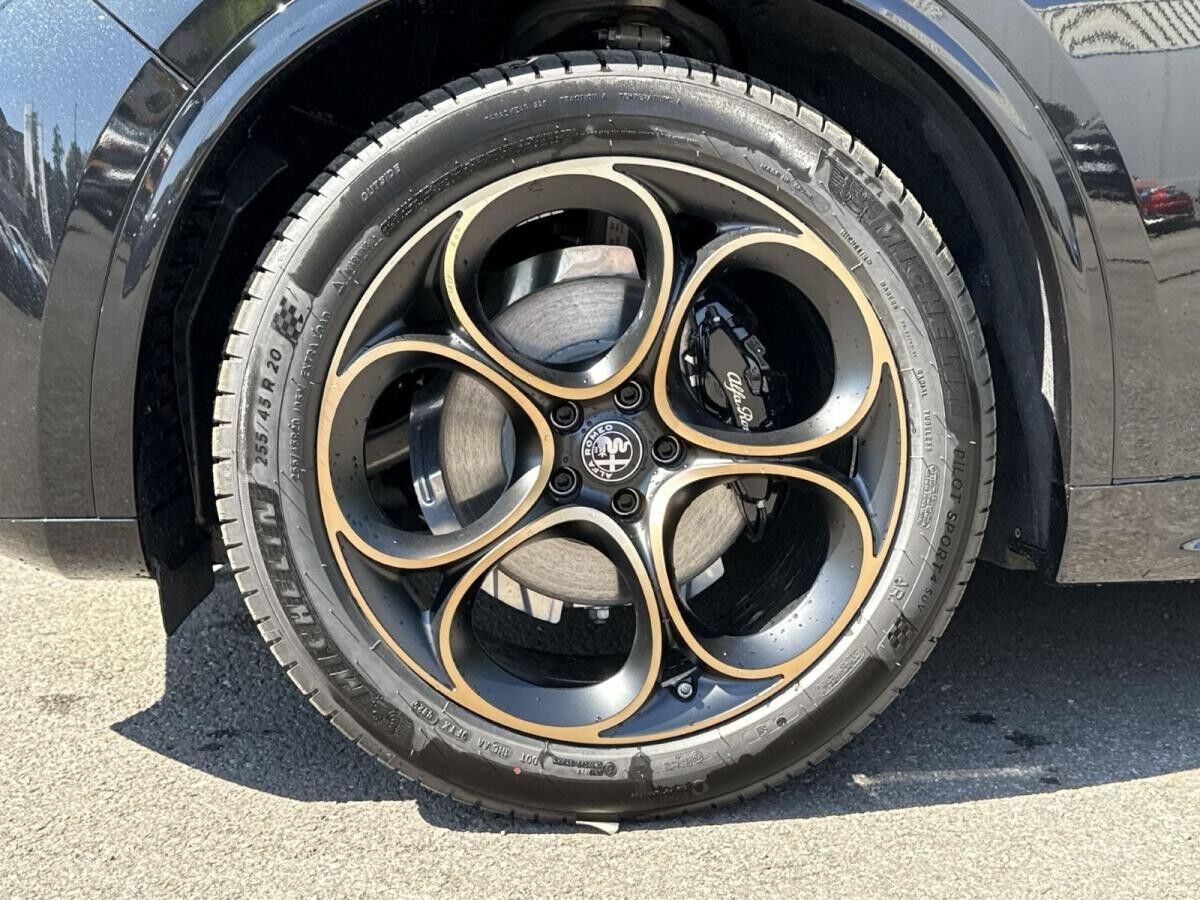 Alfa Romeo Stelvio 2.0 Turbo 16V Intensa Q4 Pano AHK Alfa Romeo Stelvio 2.0 Turbo 16V Intensa Q4 Pano AHK