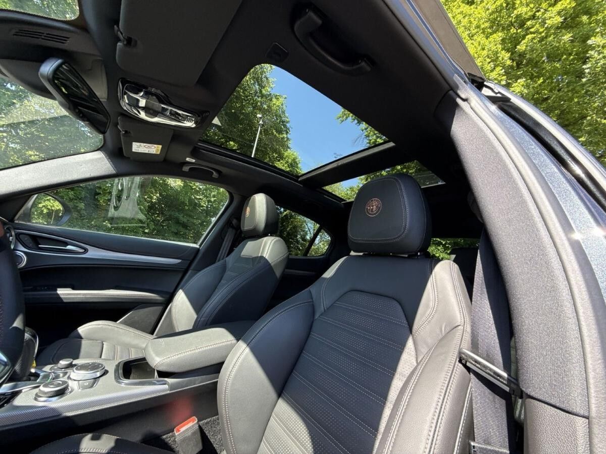 Alfa Romeo Stelvio 2.0 Turbo 16V Intensa Q4 Pano AHK Alfa Romeo Stelvio 2.0 Turbo 16V Intensa Q4 Pano AHK