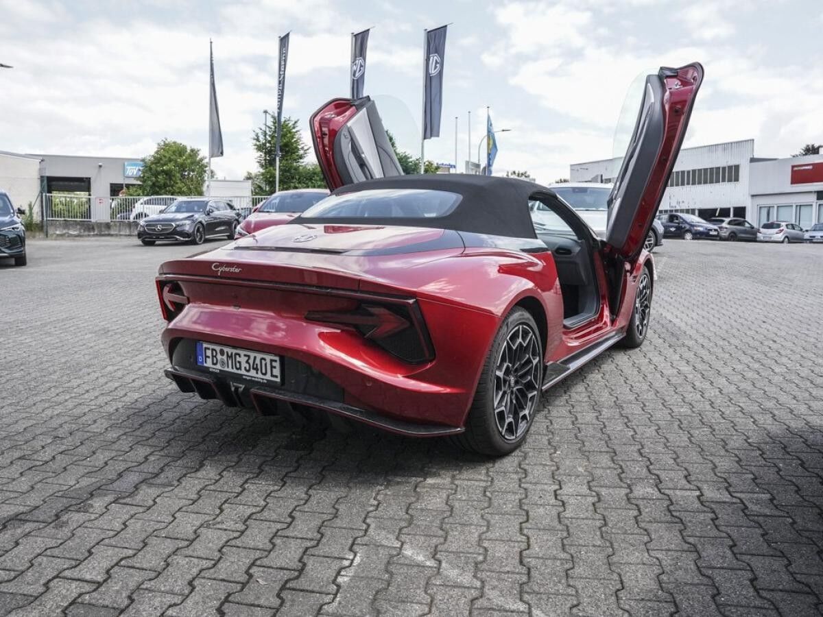 MG Cyberster ⚡ Der vollelektrische Roadster der Zukunft!⚡