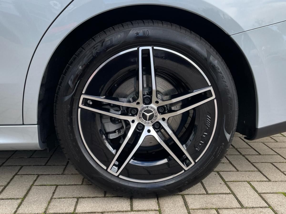 Mercedes-Benz E 200 d T AMG Distronic Digital-Light Pano AHK