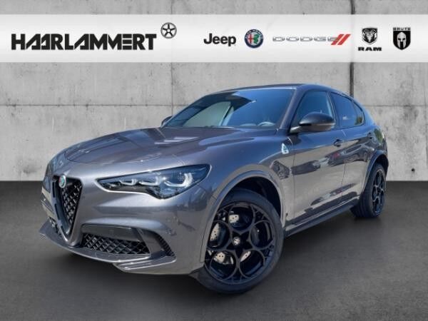 Alfa Romeo Stelvio Quadrifoglio Q4 2.9 AKRAPOVIC+PDC+KAMERA+LEDER+CARPLAY