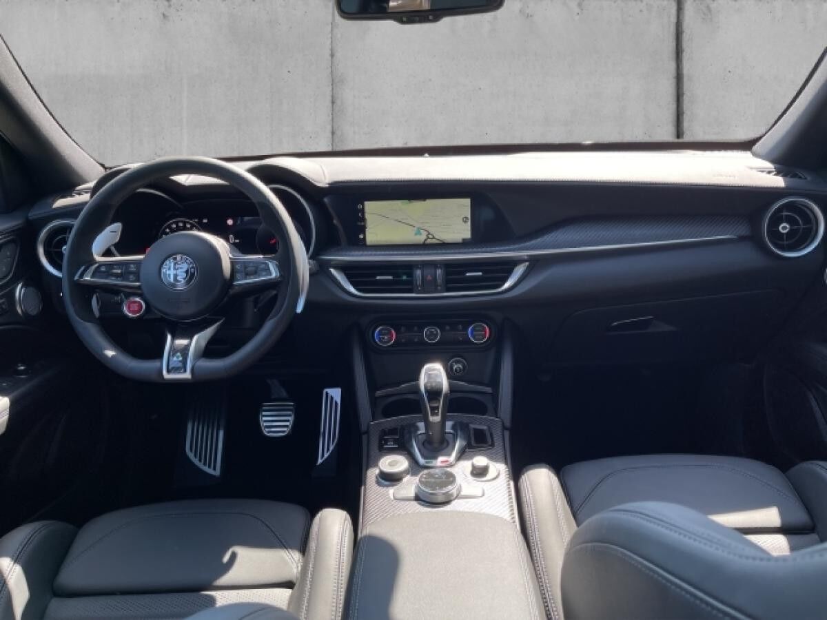 Alfa Romeo Stelvio Quadrifoglio Q4 2.9 AKRAPOVIC+PDC+KAMERA+LEDER+CARPLAY