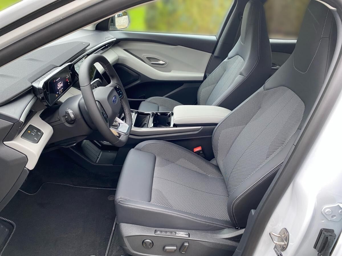 Ford Explorer Premium  77kWh Extended Range