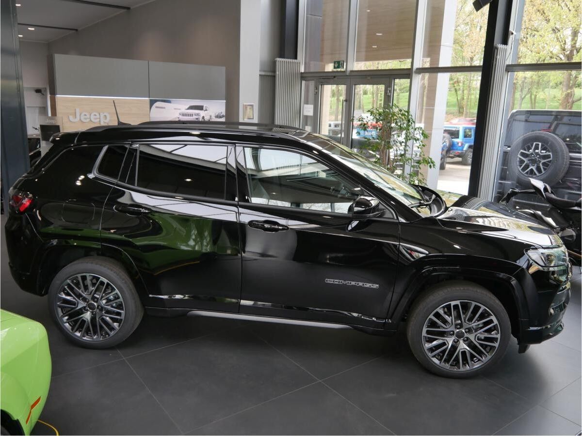 Jeep Compass Summit e-Hybrid "Voll"