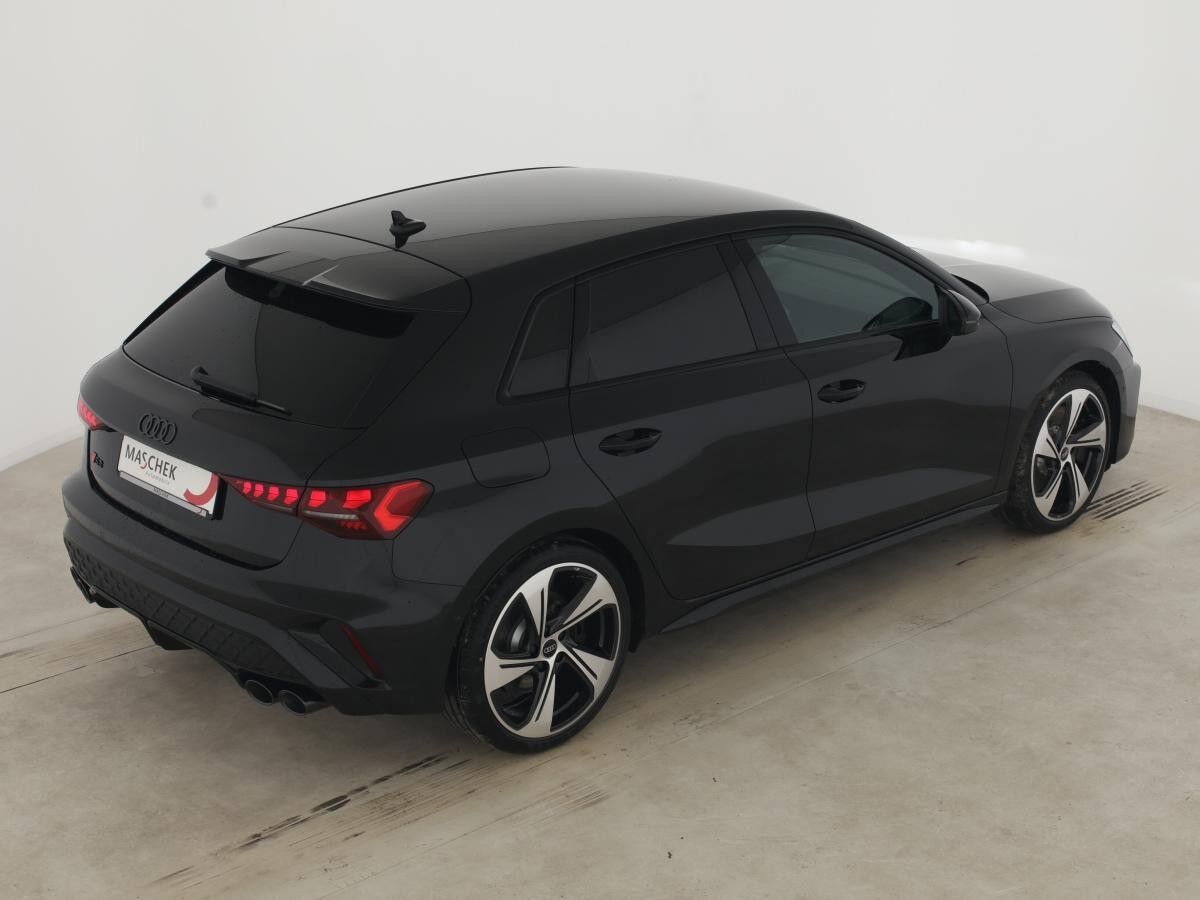Audi S3 Sportback 5JGar SONOS HuD 19 Matrix