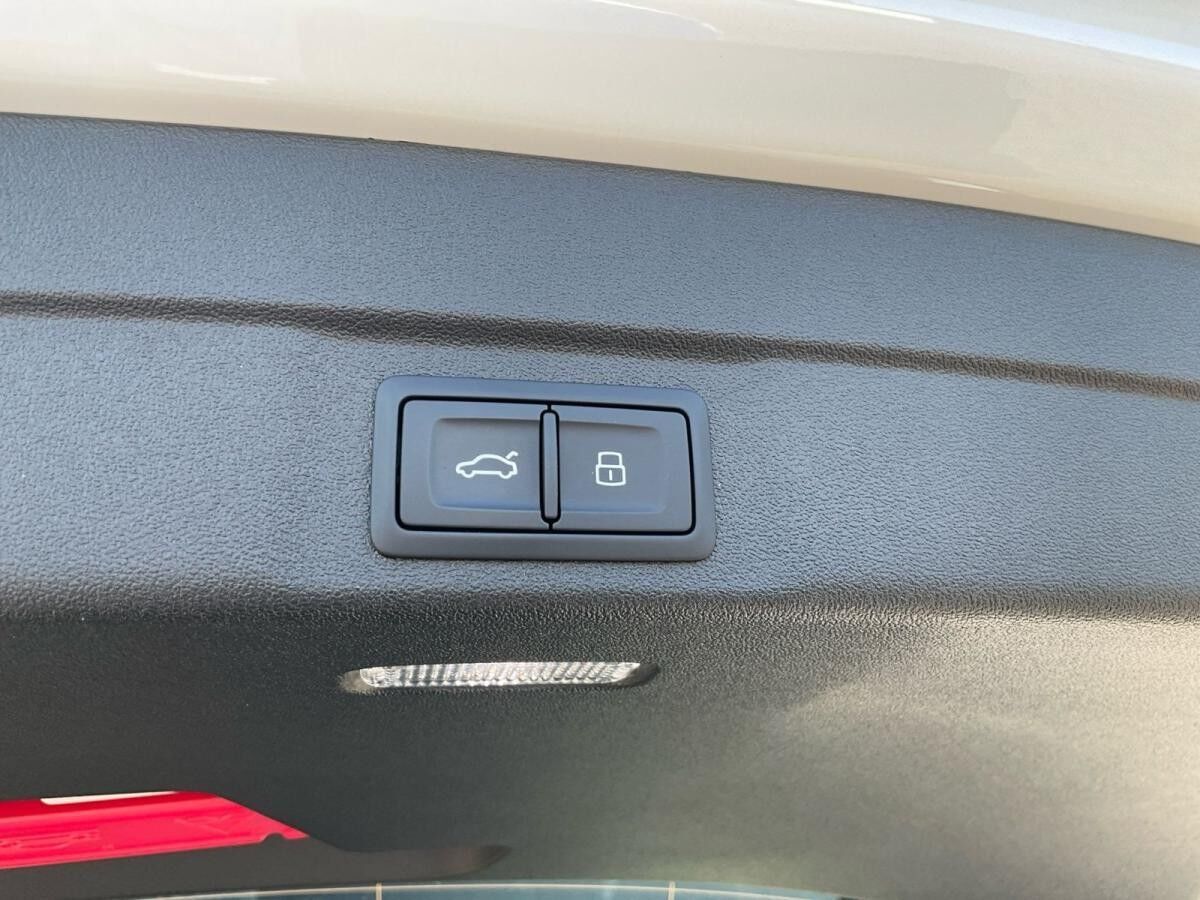 Audi A6 Avant TFSI quattro S-line Tech Pro B&O Pano HUD Audi A6 Avant TFSI quattro S-line Tech Pro B&O Pano HUD