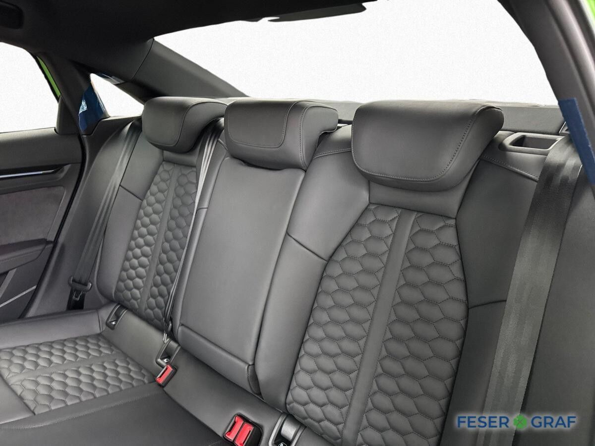 Audi RS3 Limousine qu S-tro. +PANO+MATRIX+280 km/h+SO