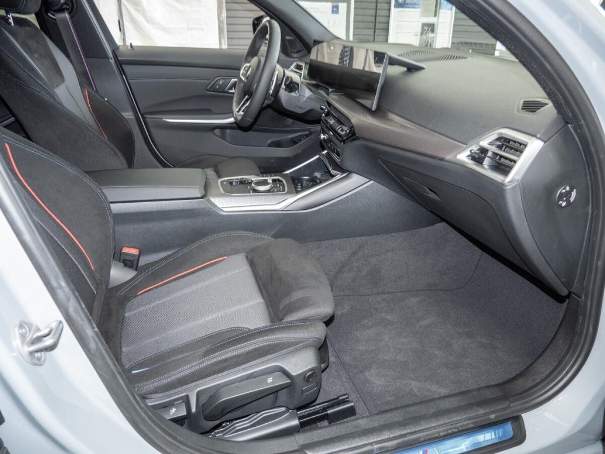 BMW 330 i xDrive Touring LAGERWAGENAKTION BMW 330 i xDrive Touring LAGERWAGENAKTION
