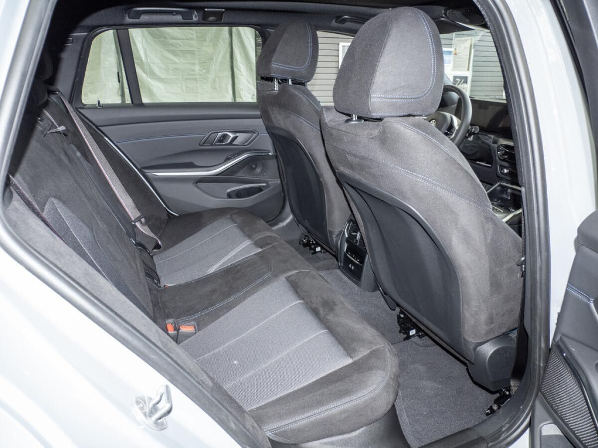 BMW 330 i xDrive Touring LAGERWAGENAKTION BMW 330 i xDrive Touring LAGERWAGENAKTION