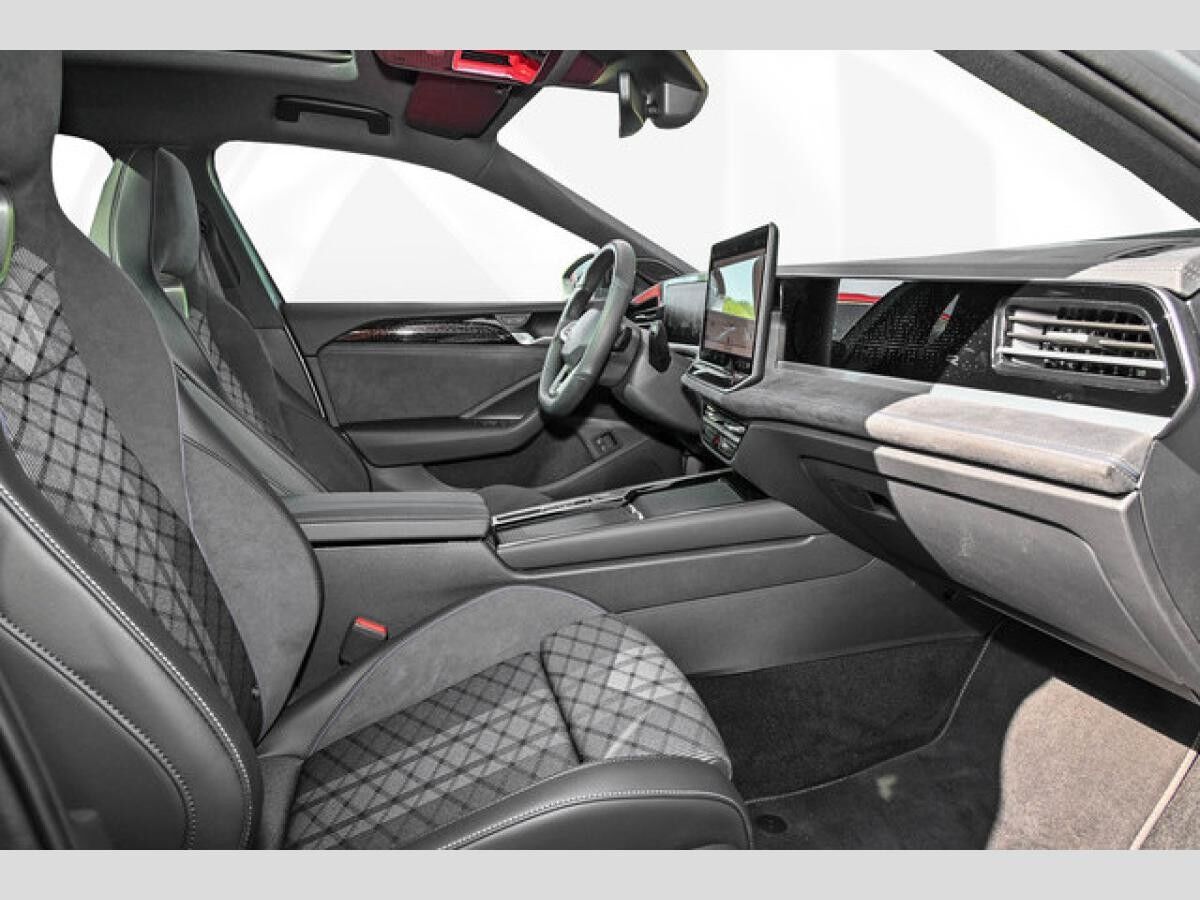 Volkswagen Passat Variant 1.5 eHybrid DSG R-line