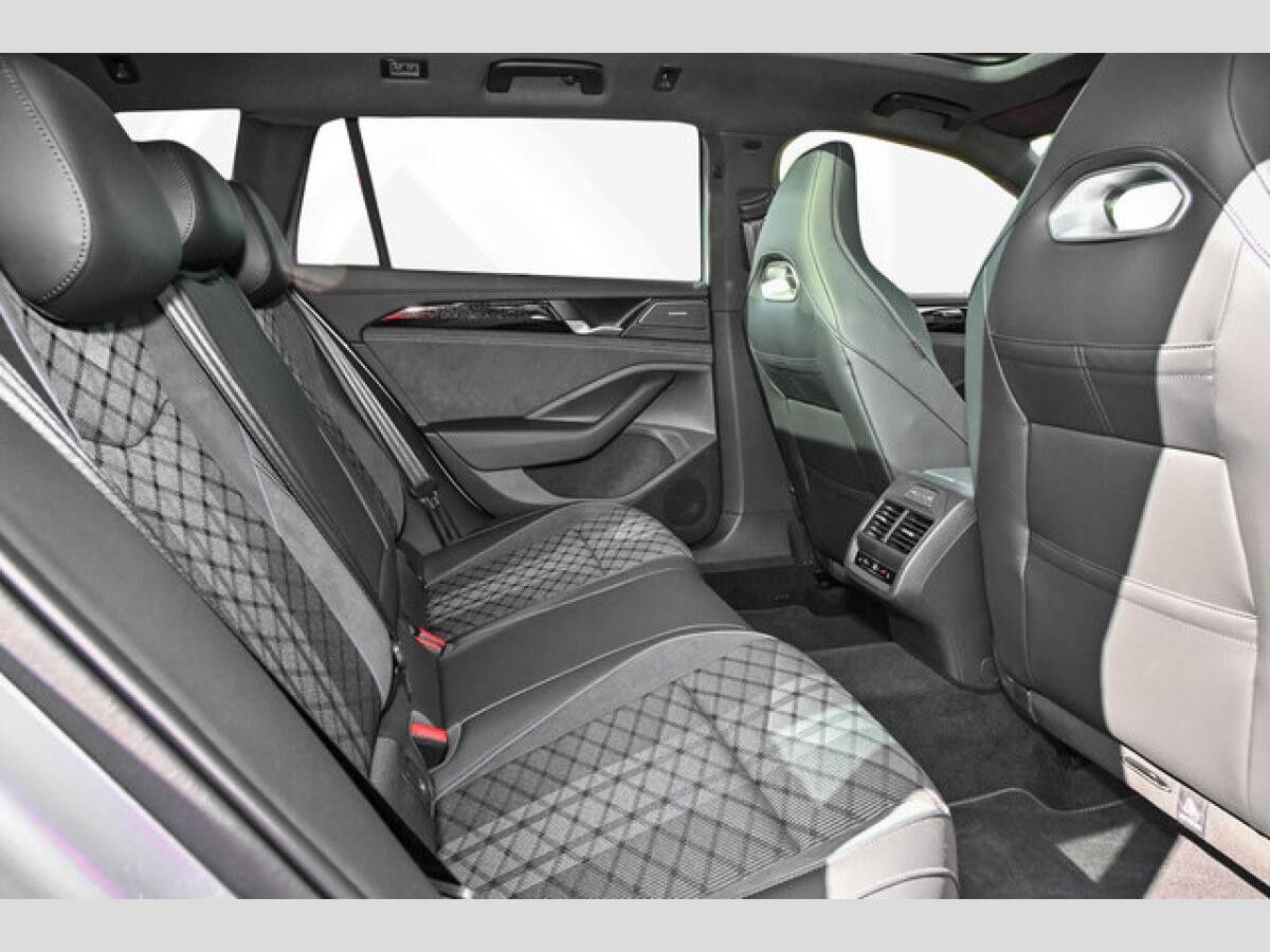 Volkswagen Passat Variant 1.5 eHybrid DSG R-line