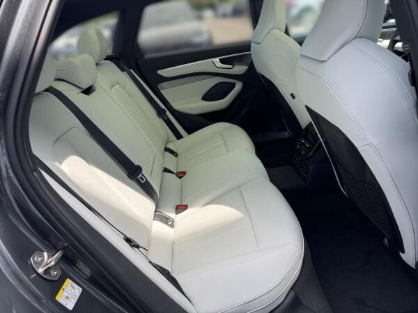 Audi A6 Avant TDI quattro S tronic